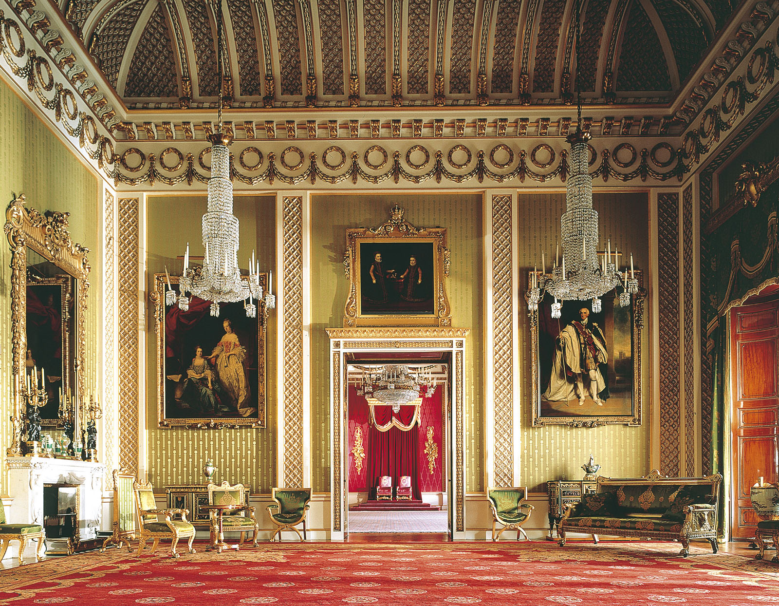Treasure in Buckingham Palace | architecturebehindmovies1600 x 1244